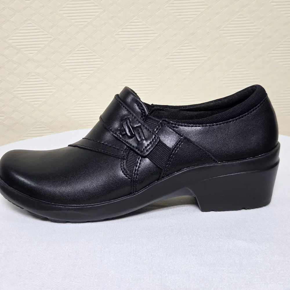 NWOT Clarks Women's Angie Pearl Slip-On Shoes Size-6